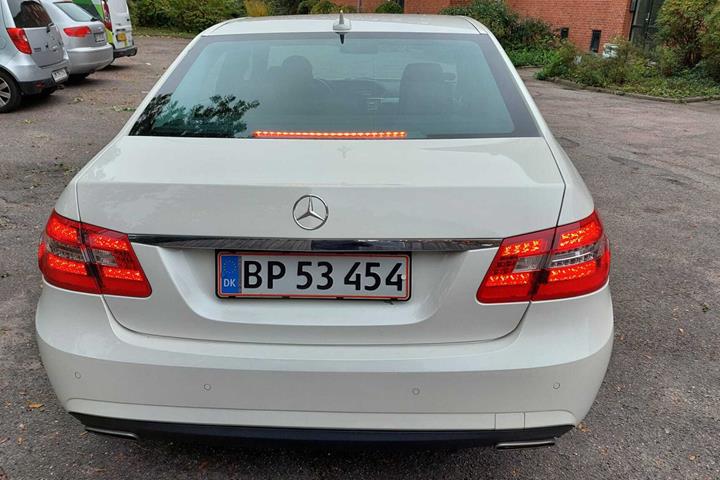 Hvid Mercedes E-Klasse fra 2012