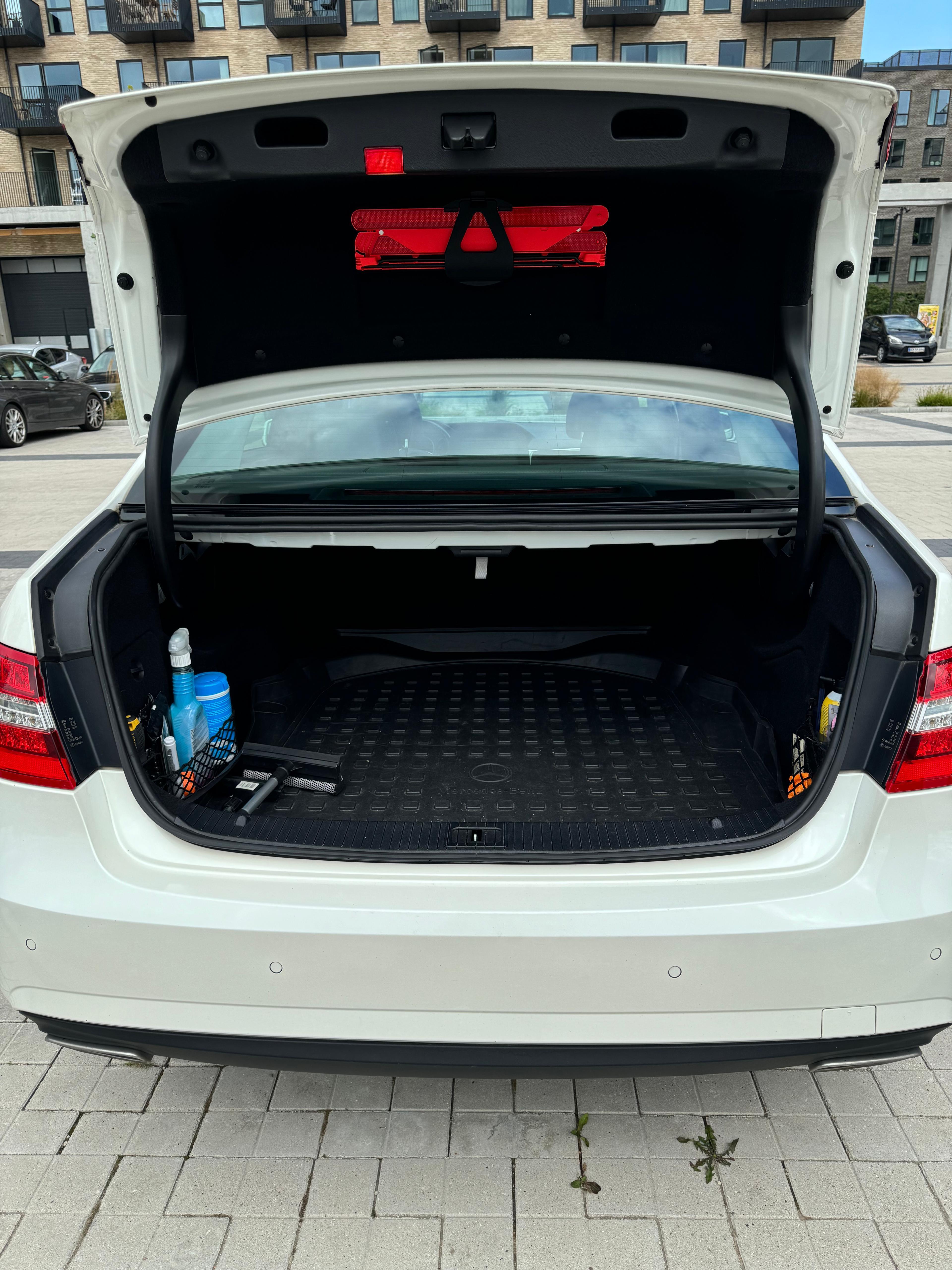 Hvid Mercedes E-Klasse fra 2012