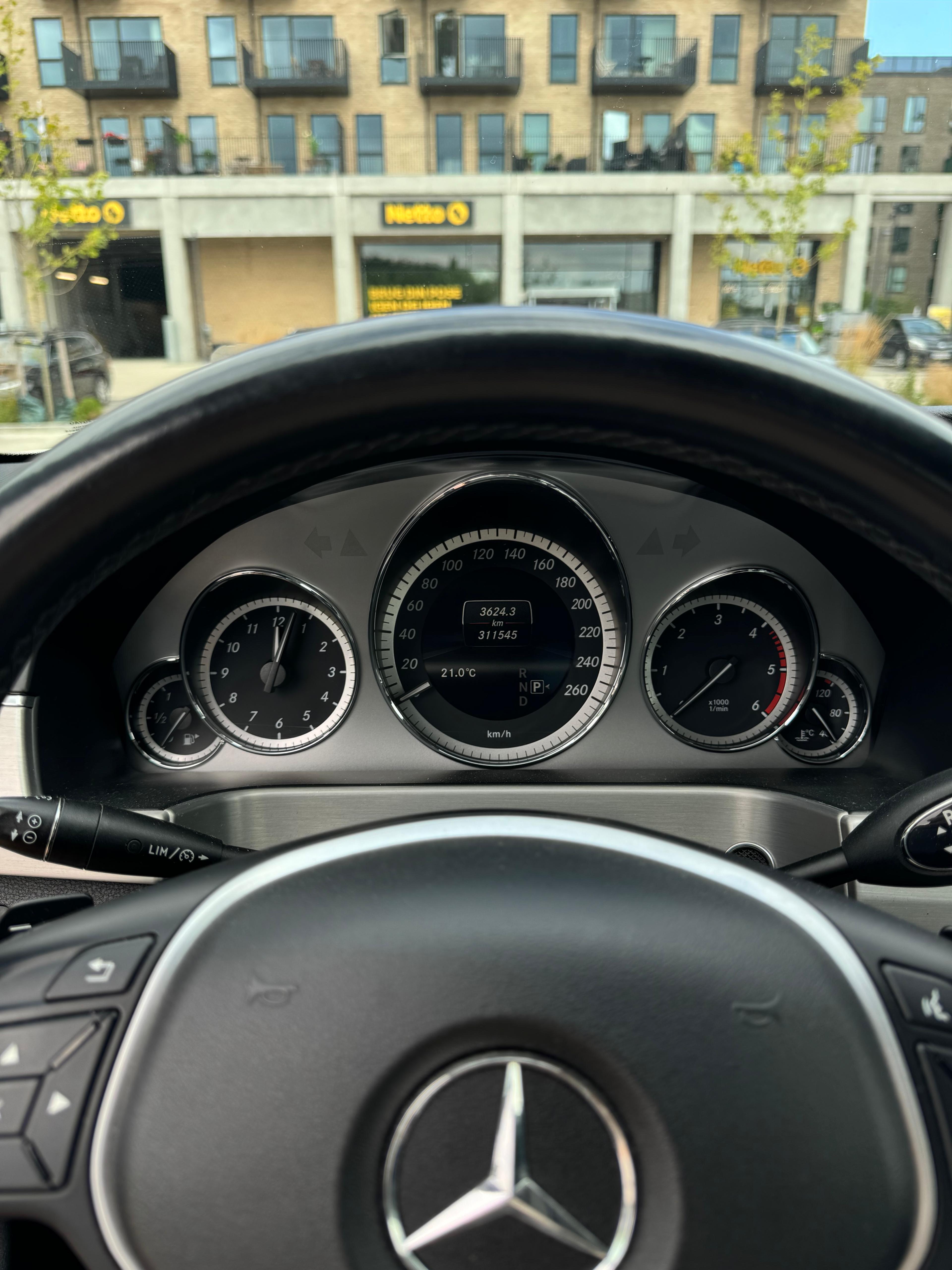 Hvid Mercedes E-Klasse fra 2012