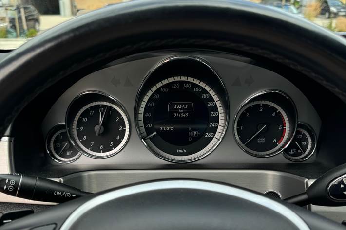 Hvid Mercedes E-Klasse fra 2012