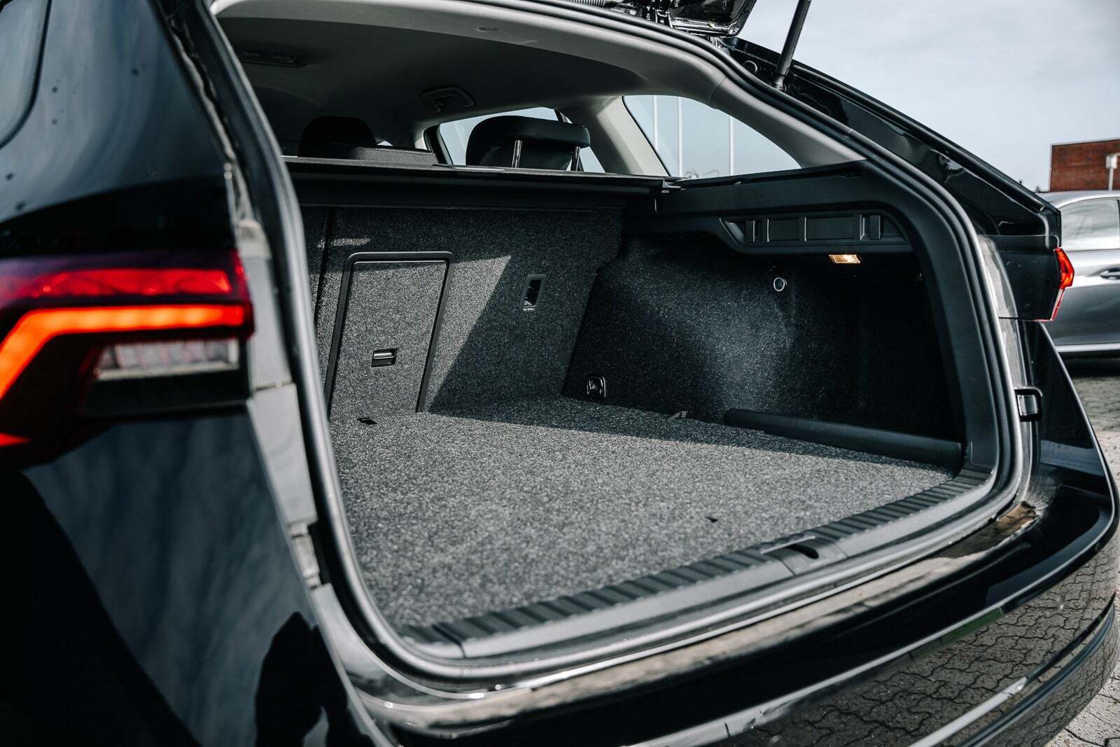 Sort Skoda Octavia fra 2023