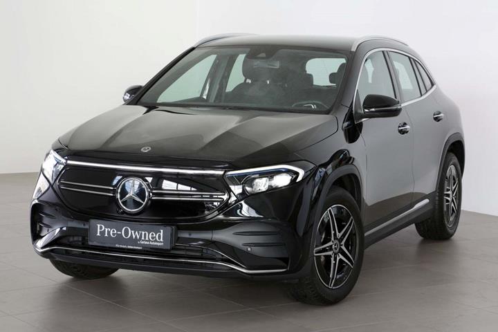 Sort Mercedes EQA250 fra 2022 set udefra