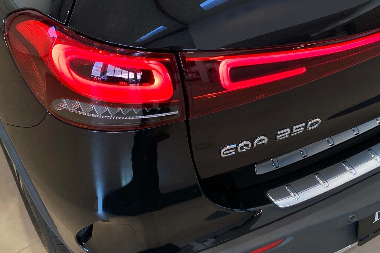 Sort Mercedes EQA250 fra 2022