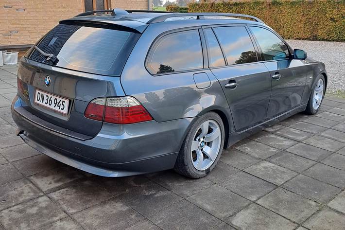 Grå BMW 525d fra 2007