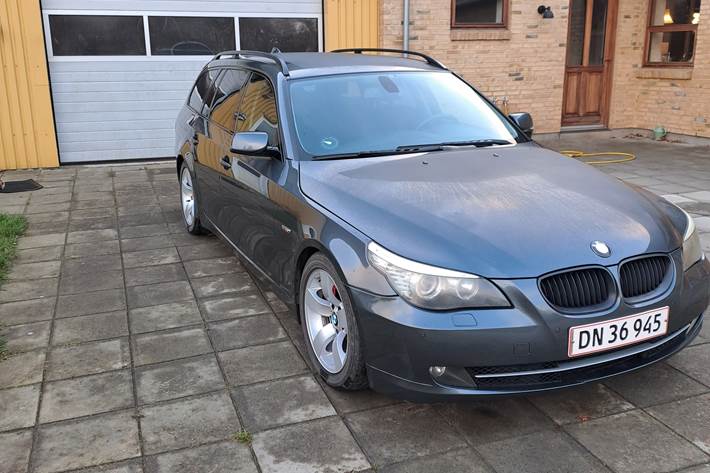 Grå BMW 525d fra 2007