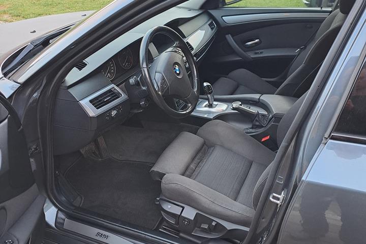 Grå BMW 525d fra 2007
