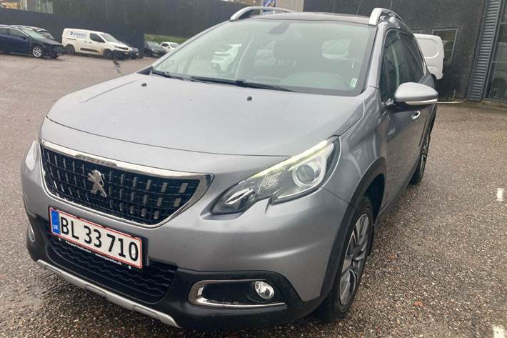Grå Peugeot 2008 fra 2017