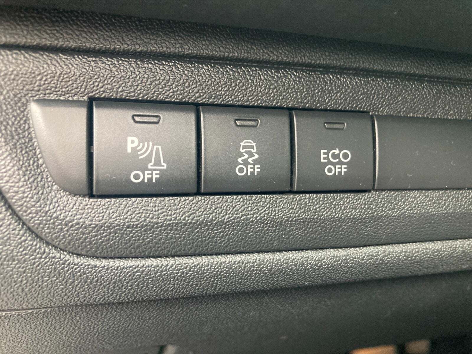 Grå Peugeot 2008 fra 2017