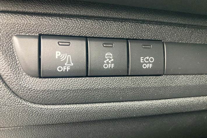 Grå Peugeot 2008 fra 2017