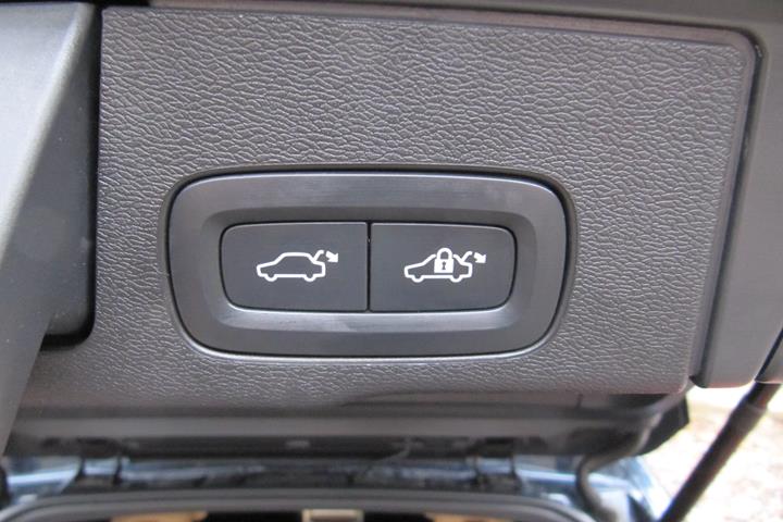 Blå Volvo XC60 fra 2019