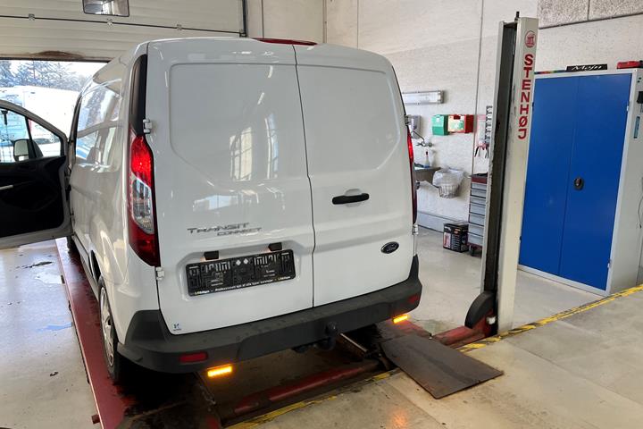 Hvid Ford Transit Connect fra 2017
