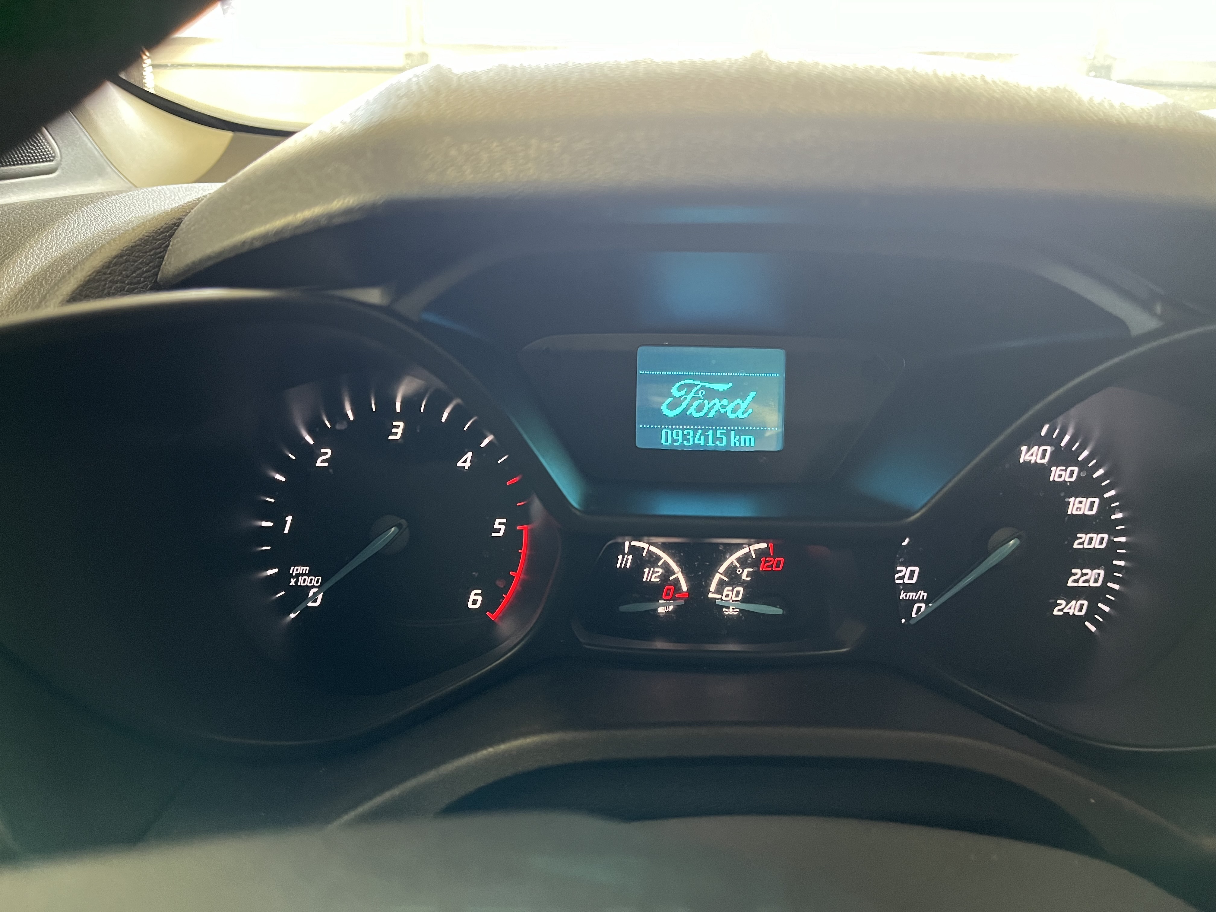Hvid Ford Transit Connect fra 2017