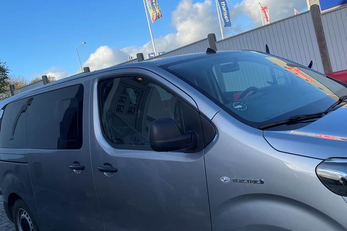 Grå Toyota Proace Electric fra 2022
