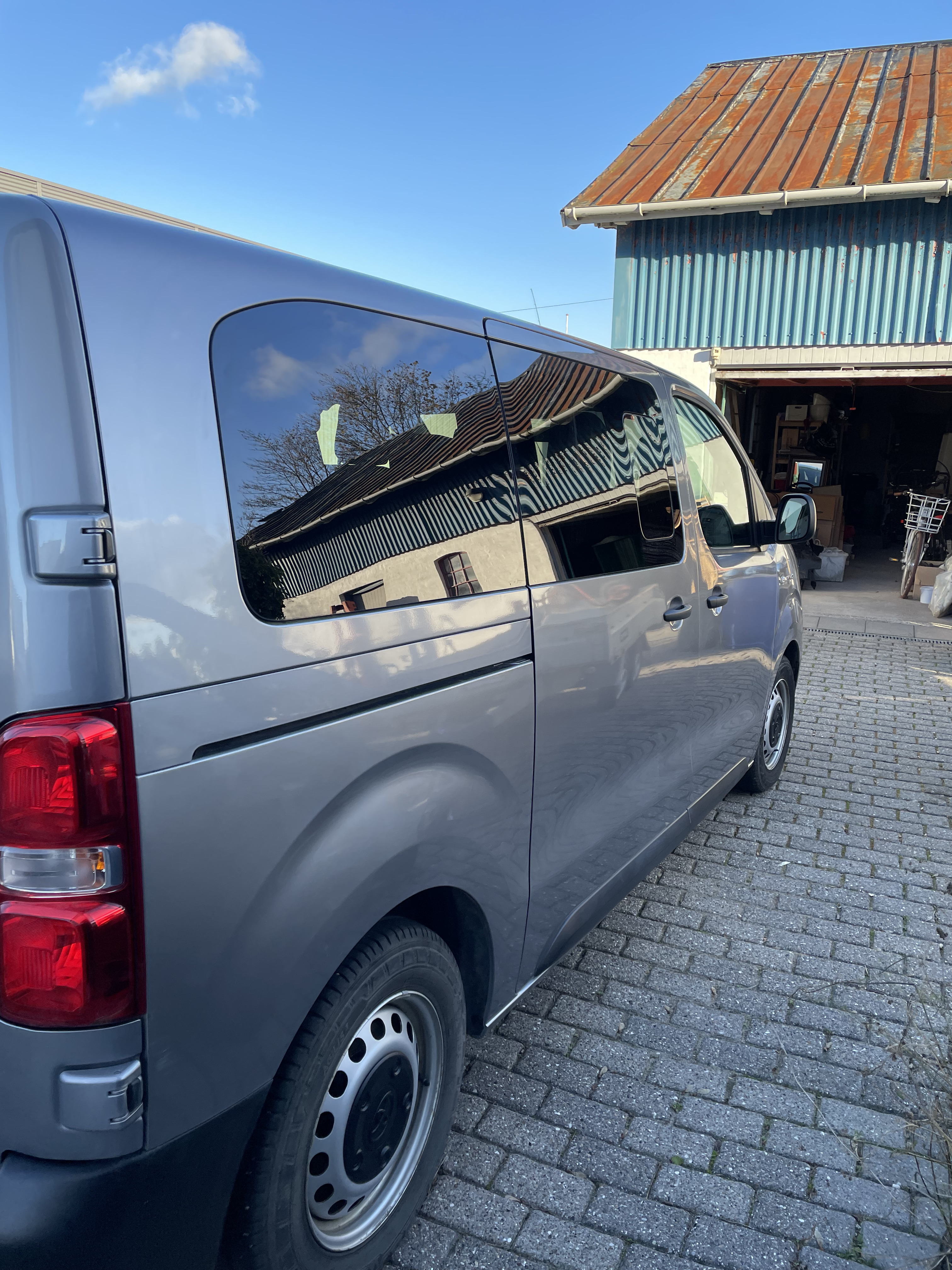 Grå Toyota Proace Electric fra 2022