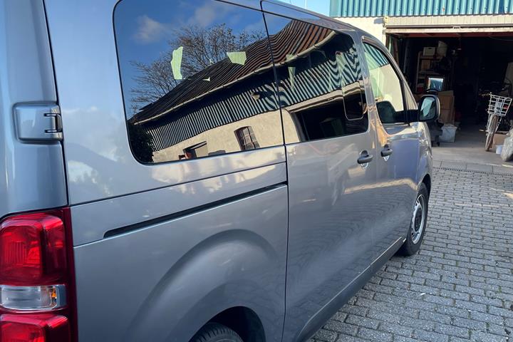Grå Toyota Proace Electric fra 2022