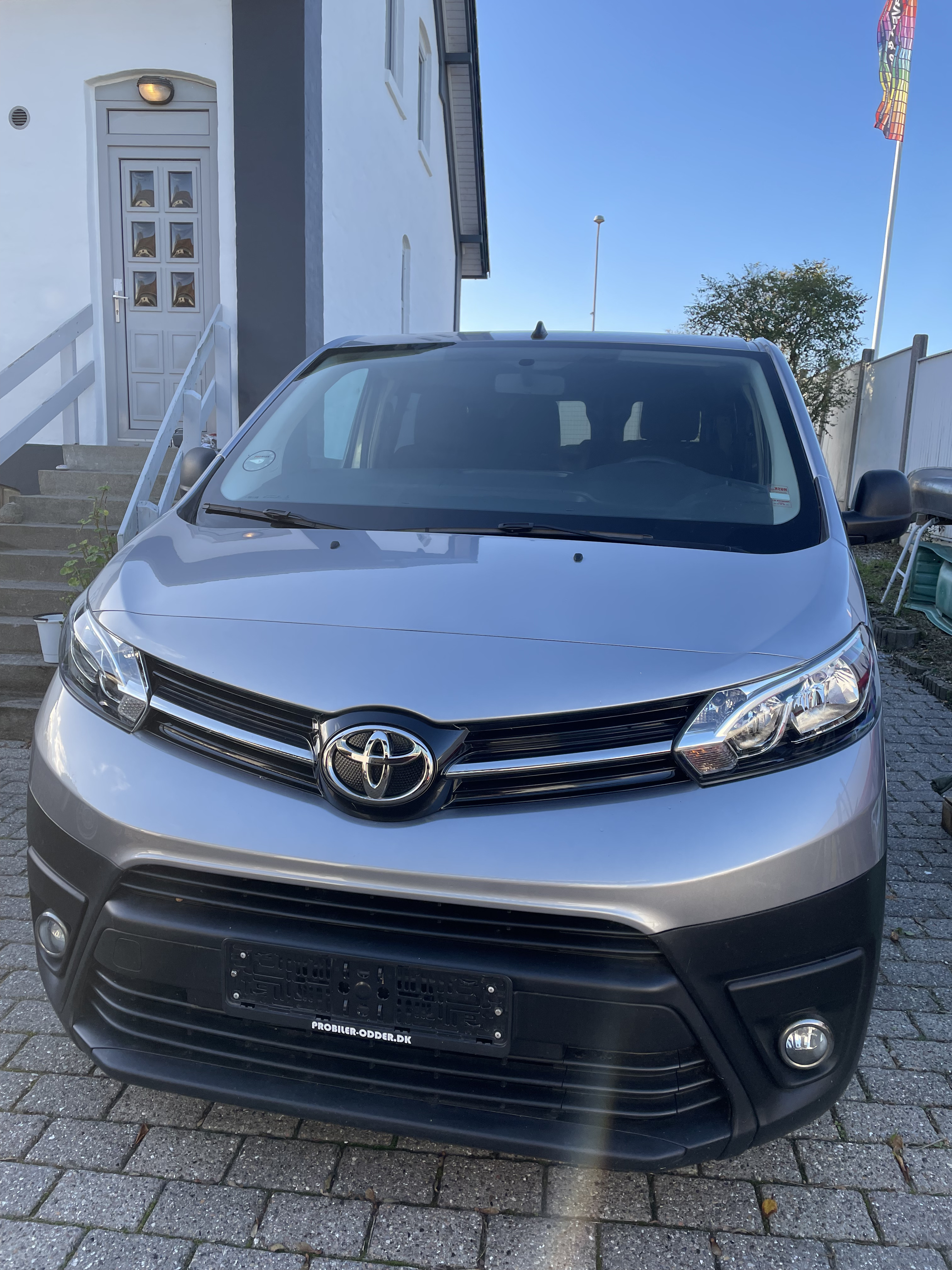 Grå Toyota Proace Electric fra 2022