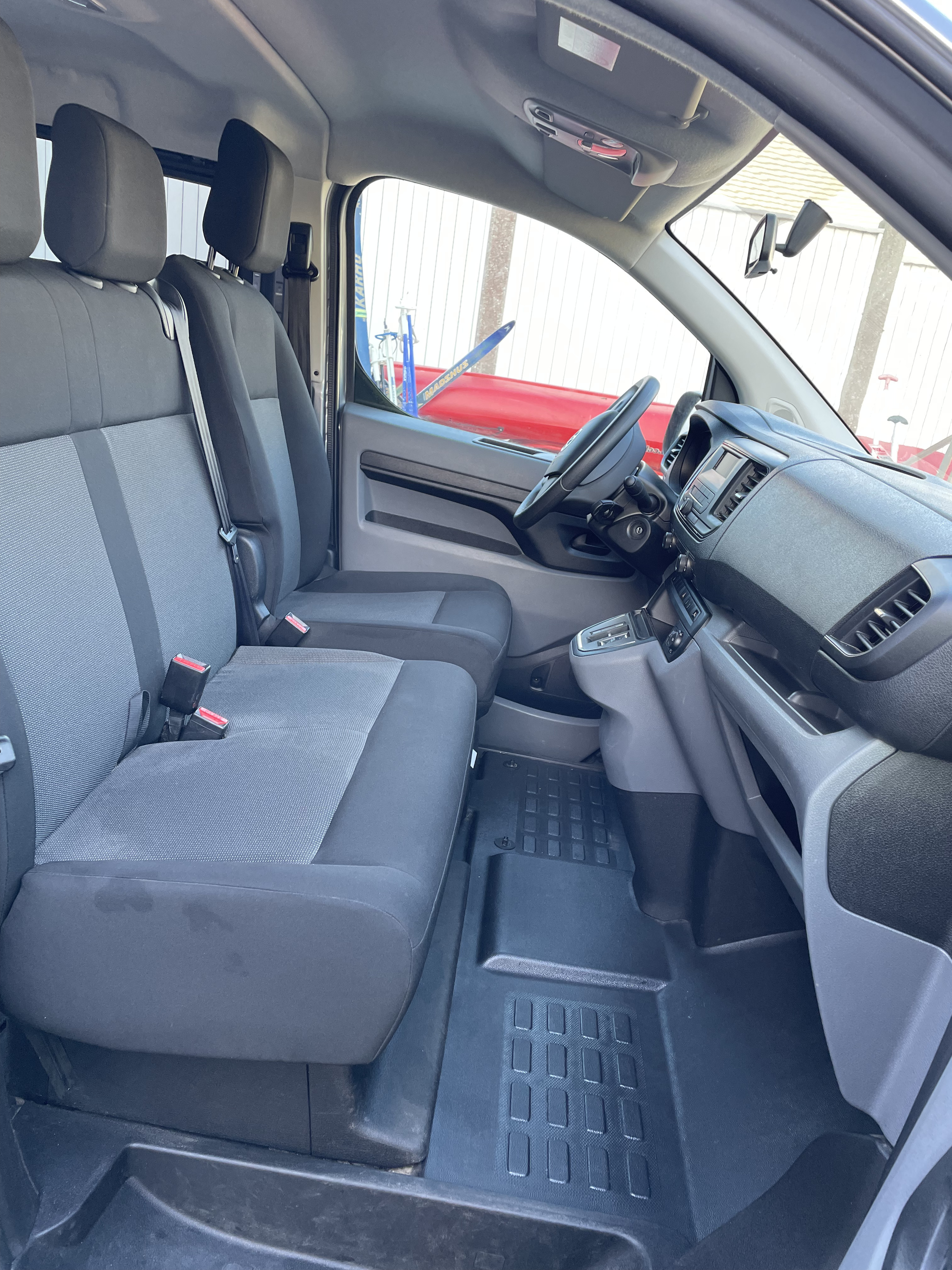 Grå Toyota Proace Electric fra 2022