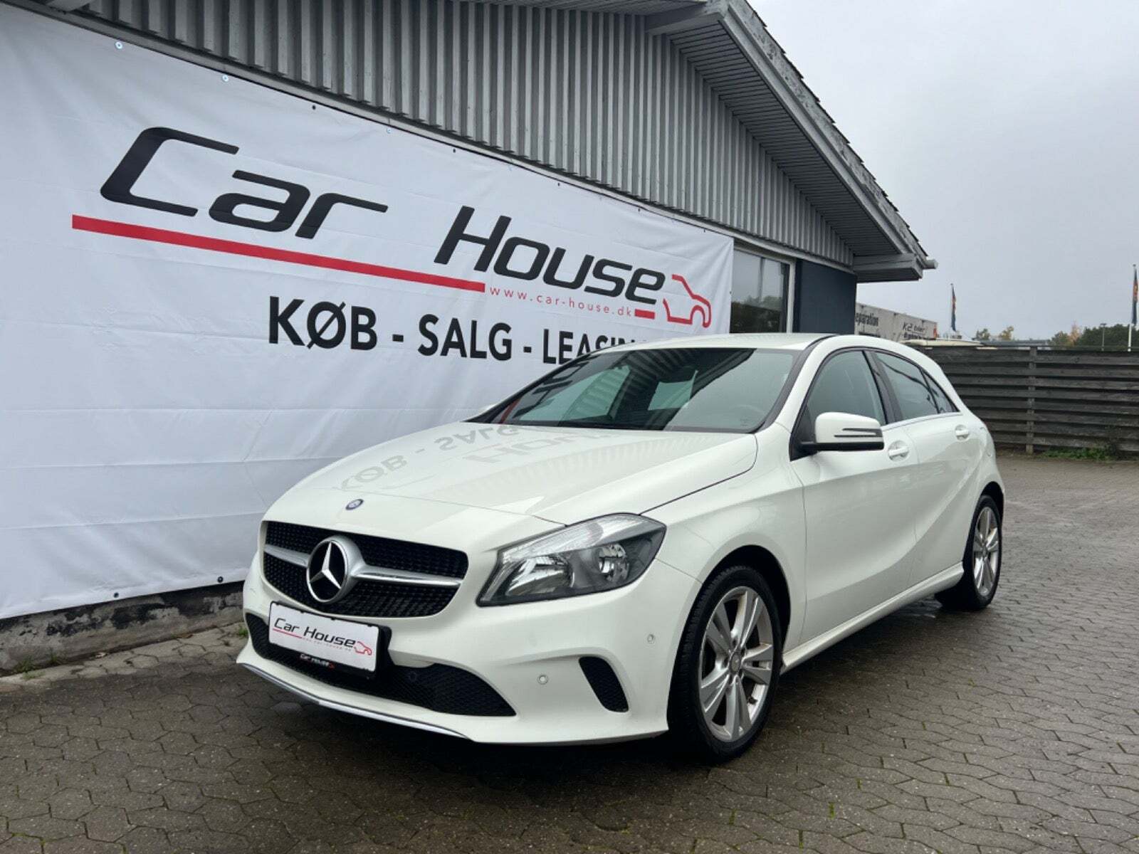 undefined Mercedes A180 d fra 2016 set udefra