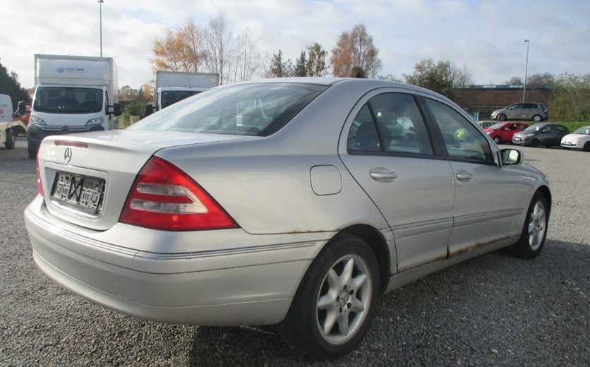 Mercedes C180