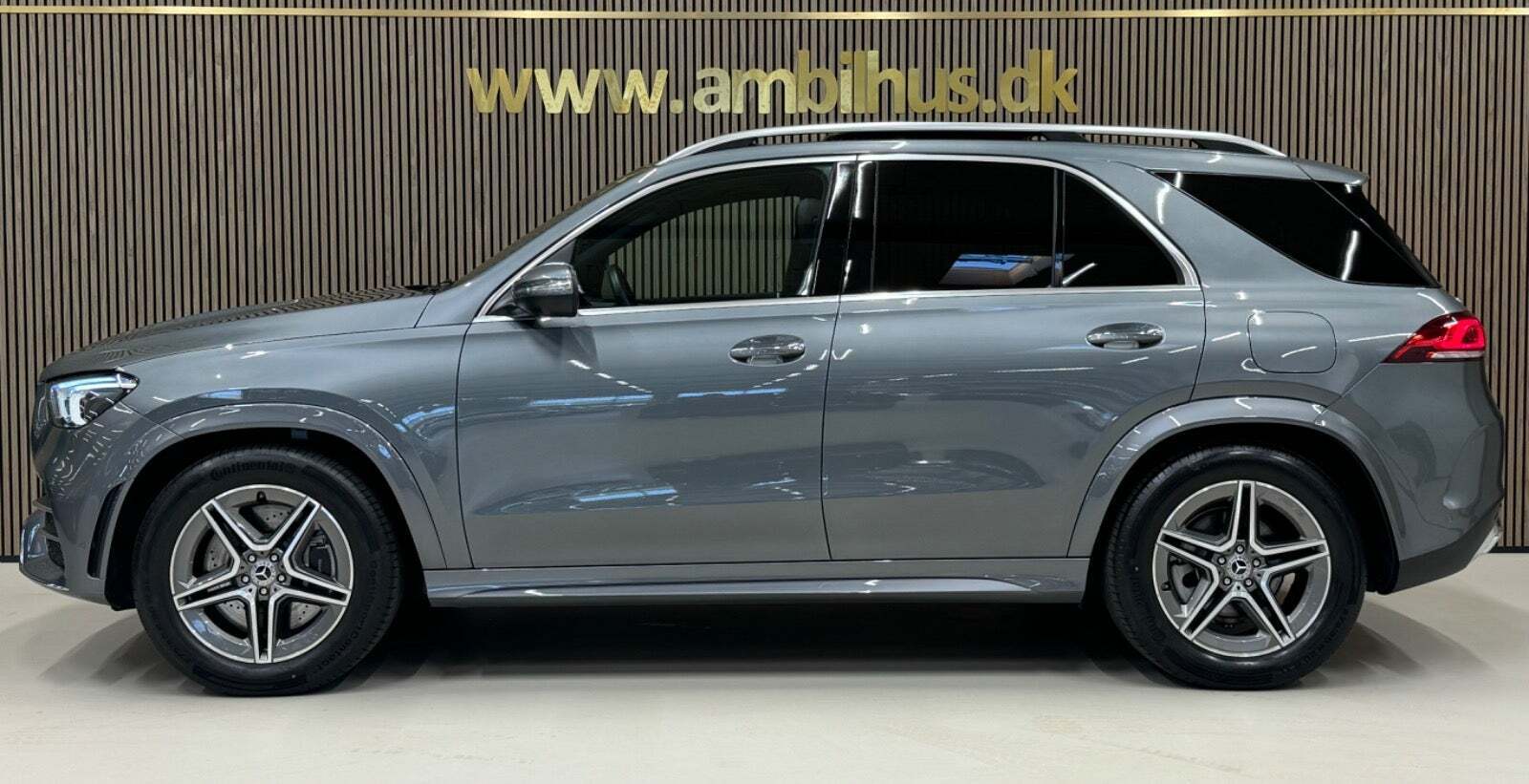 Grå Mercedes GLE350 de fra 2022 set udefra