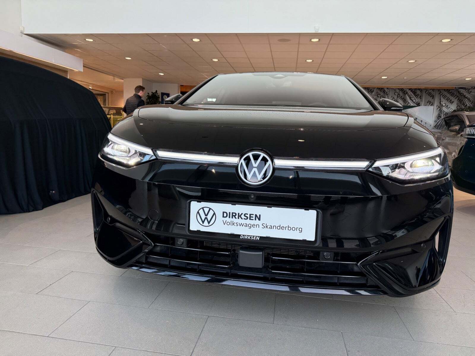 Sort VW ID.7 fra 2024 set udefra