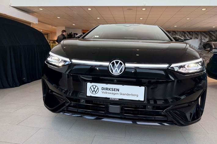 Sort VW ID.7 fra 2024 set udefra