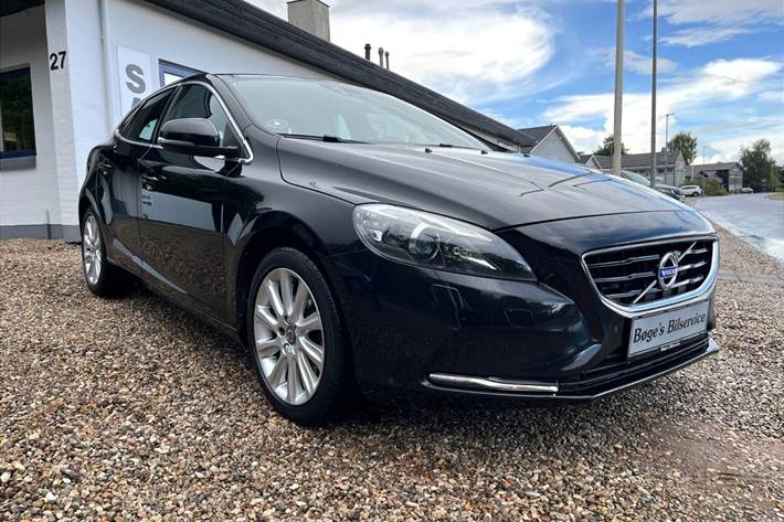 Sort Volvo V40 fra 2016
