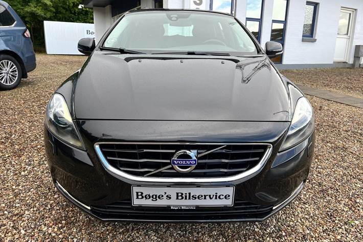 Sort Volvo V40 fra 2016