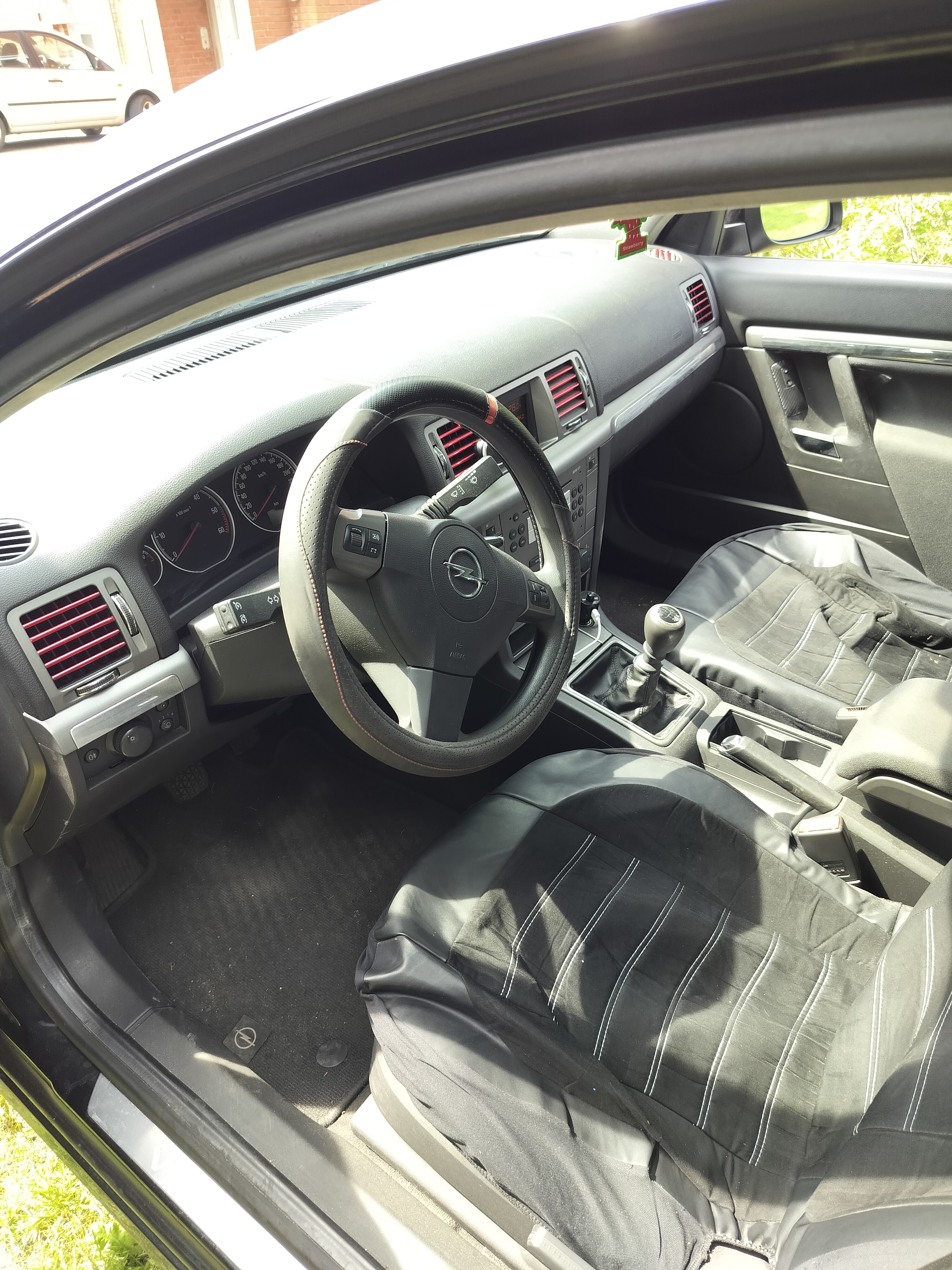 Sort Opel Vectra fra 2006