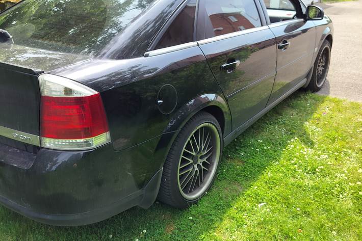 Sort Opel Vectra fra 2006