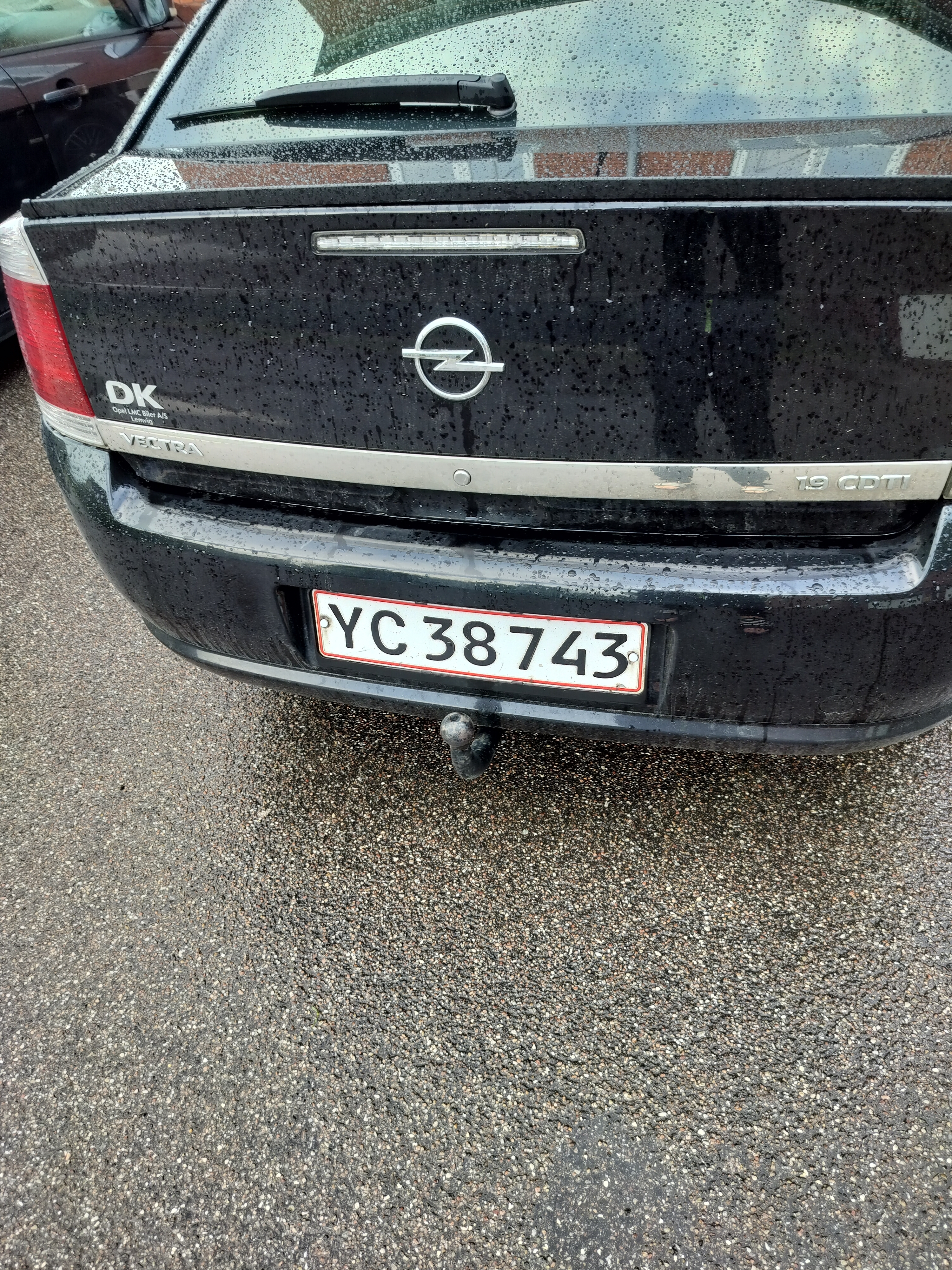 Sort Opel Vectra fra 2006