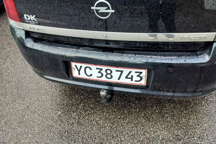 Sort Opel Vectra fra 2006