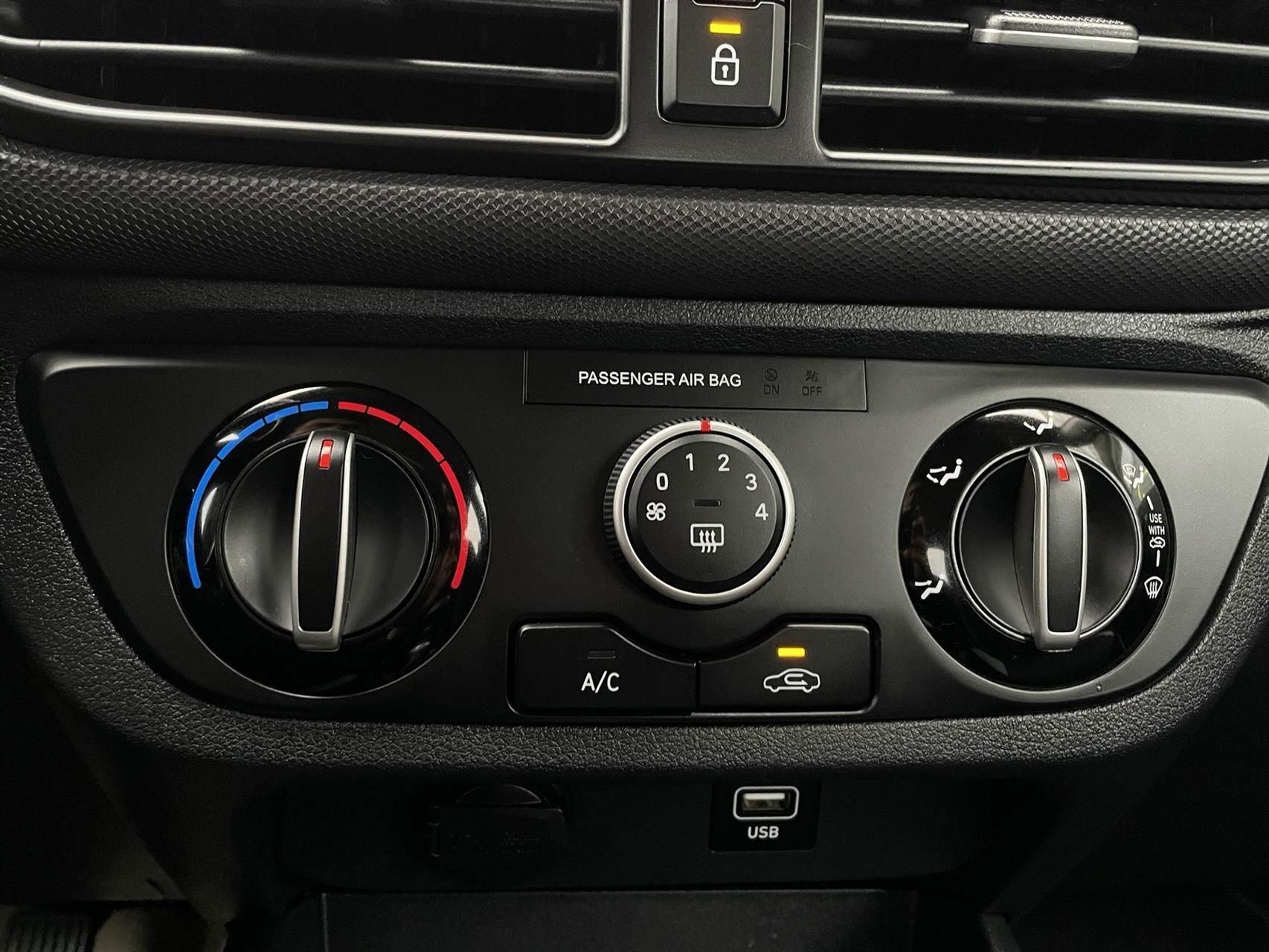 Hyundai i10 1,0 Essential 67HK 5d