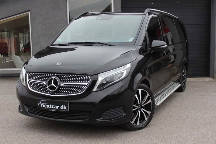 Sort Mercedes V250 d fra 2018 set udefra