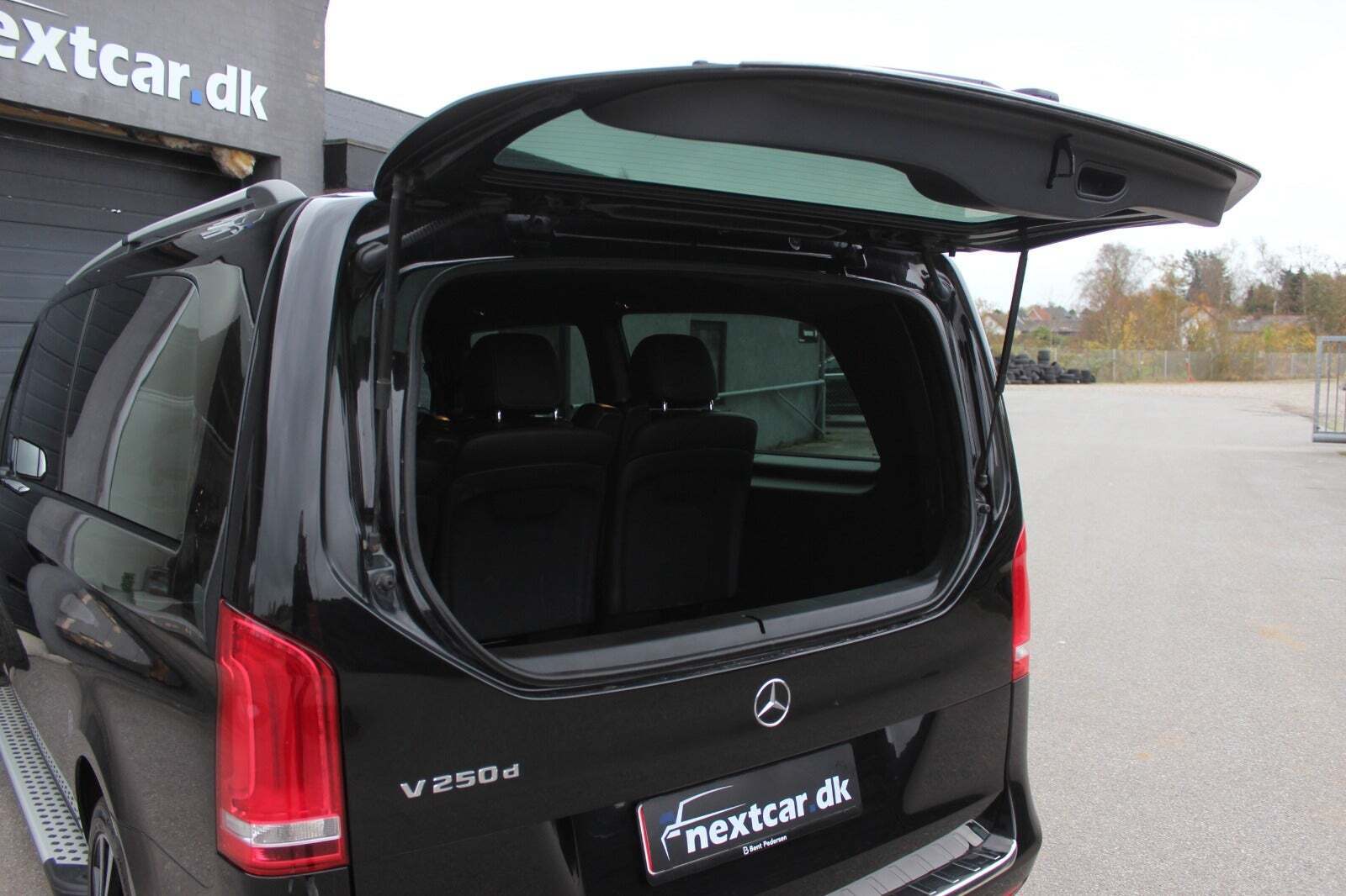 Sort Mercedes V250 d fra 2018