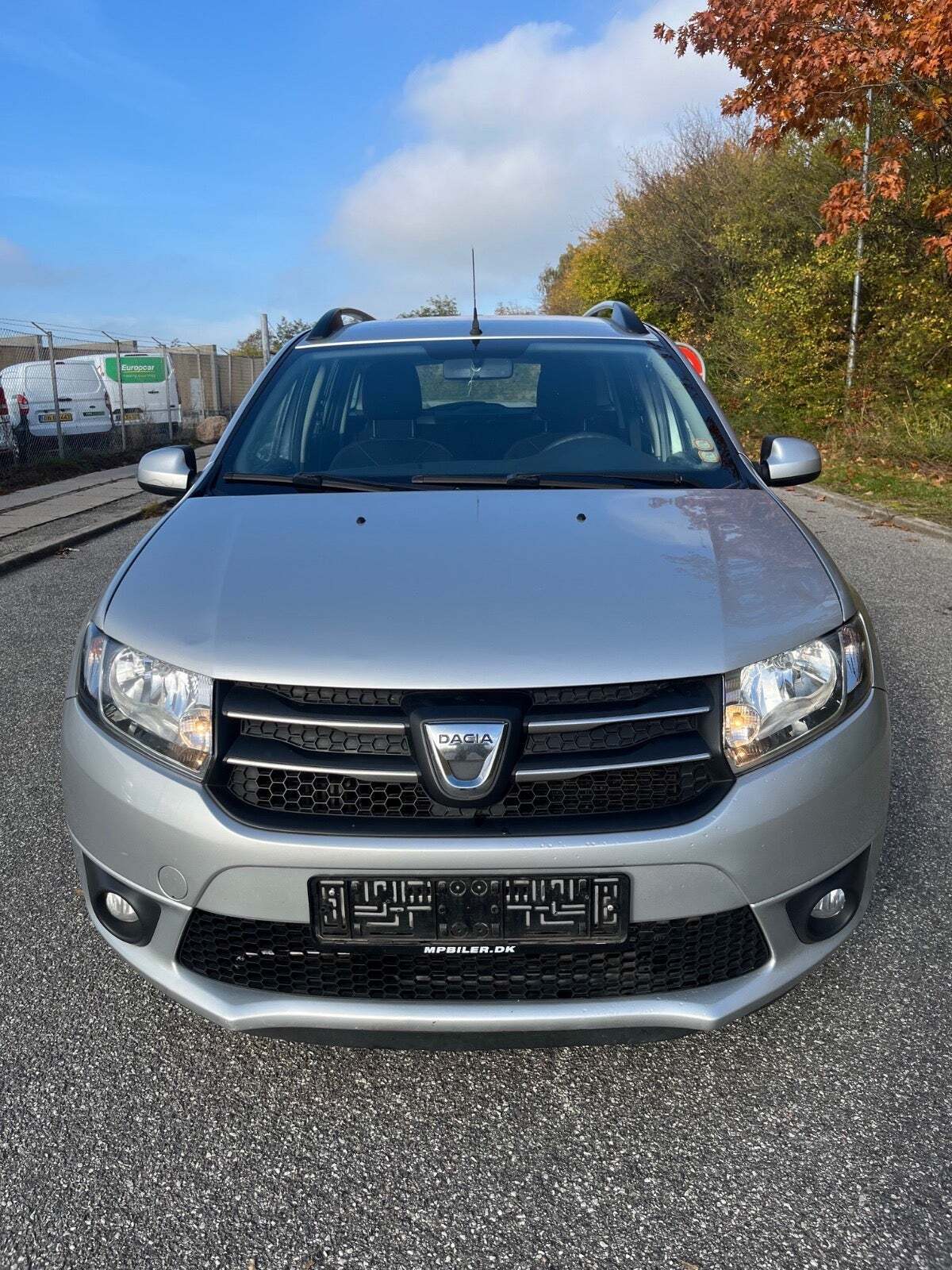 undefined Dacia Logan fra 2014 set udefra