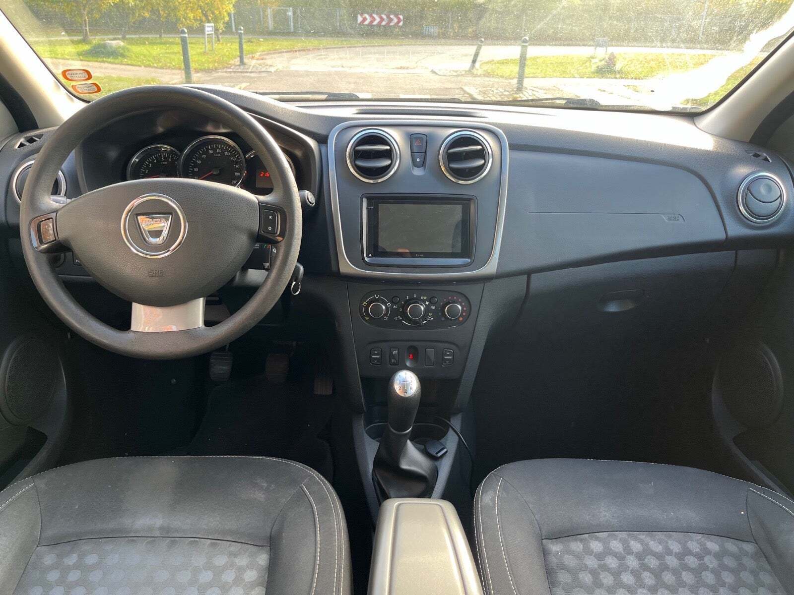 undefined Dacia Logan fra 2014 set indefra