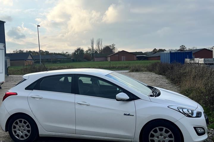 Hvid Hyundai i30 fra 2012