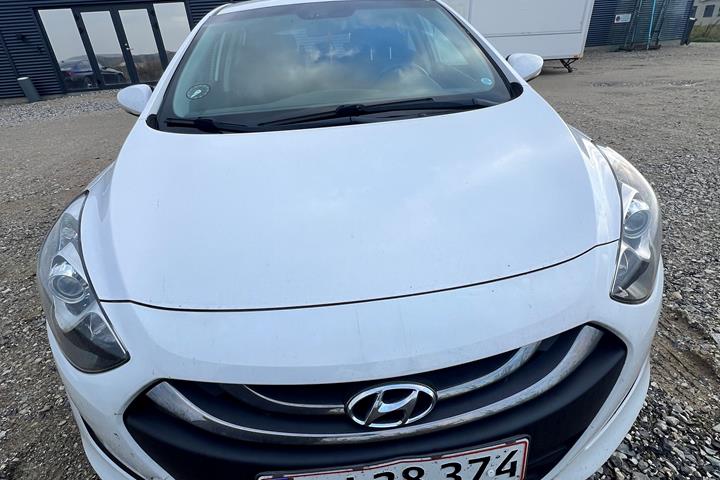 Hvid Hyundai i30 fra 2012