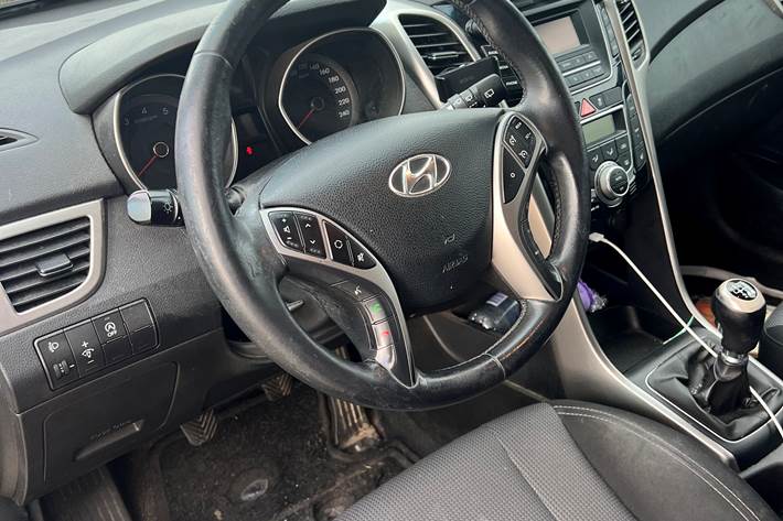 Hvid Hyundai i30 fra 2012