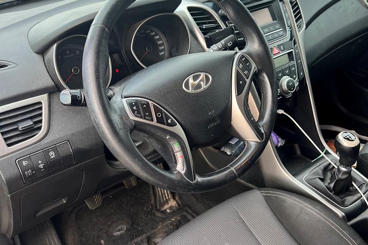 Hvid Hyundai i30 fra 2012
