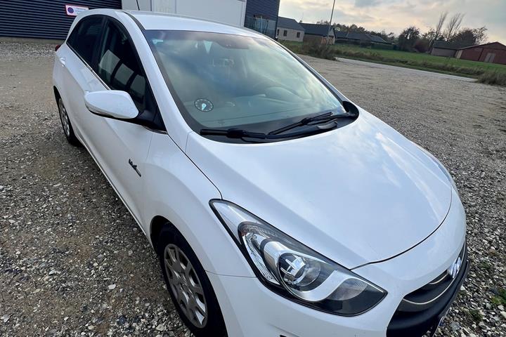 Hvid Hyundai i30 fra 2012