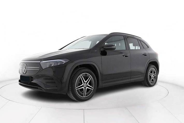 Sort Mercedes EQA250 fra 2023 set udefra