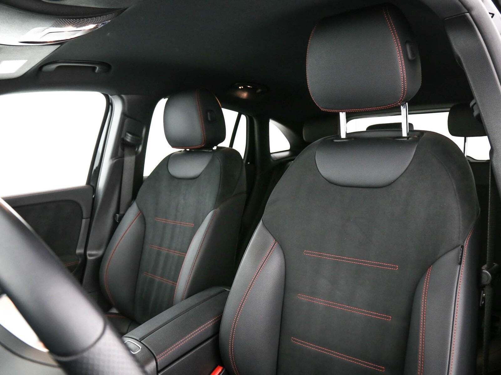Sort Mercedes EQA250 fra 2023