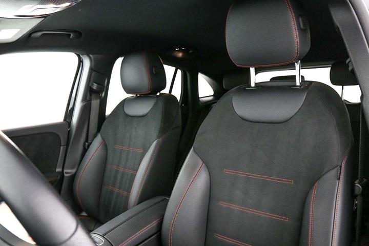 Sort Mercedes EQA250 fra 2023