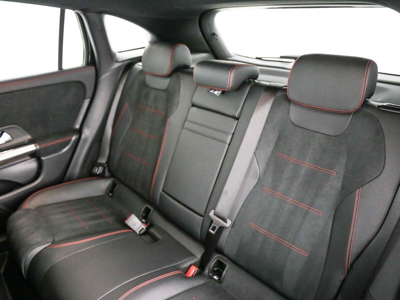 Sort Mercedes EQA250 fra 2023