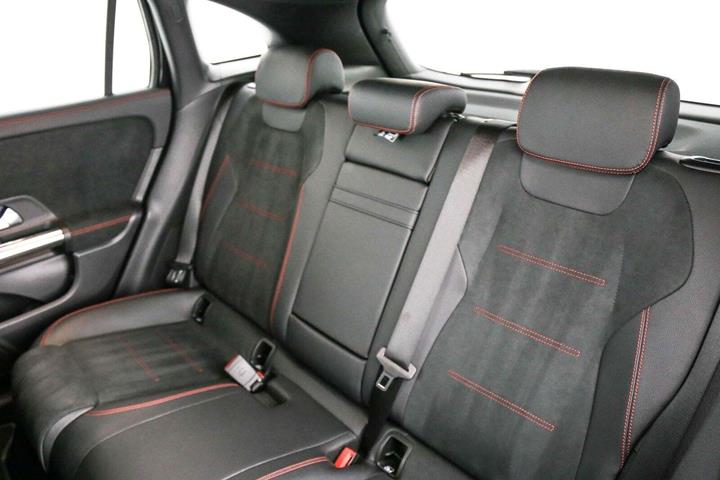 Sort Mercedes EQA250 fra 2023