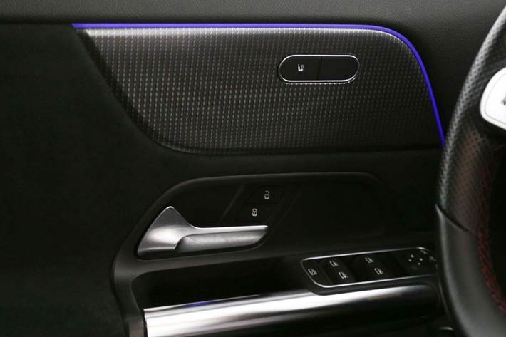 Sort Mercedes EQA250 fra 2023