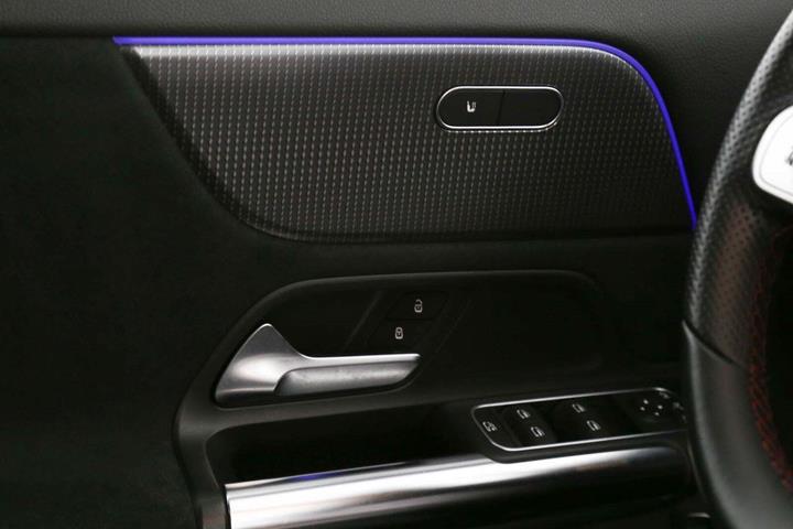 Sort Mercedes EQA250 fra 2023