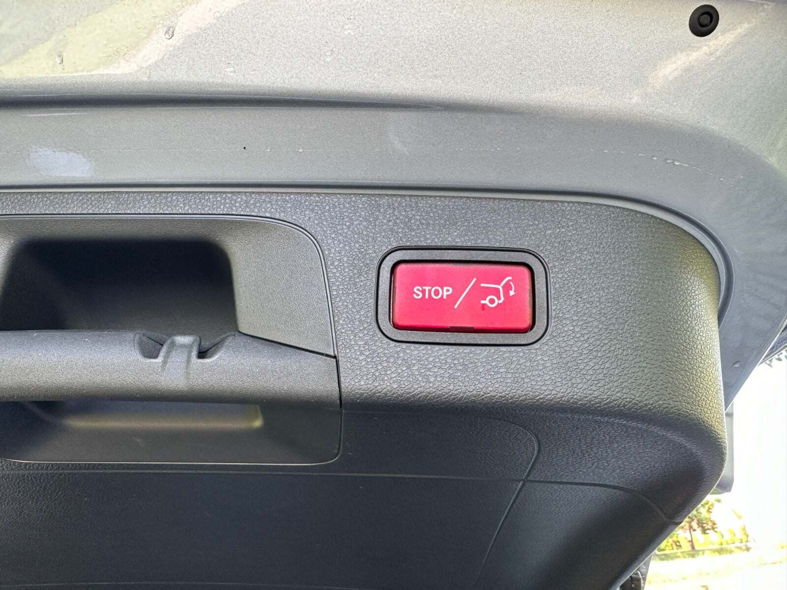 Sølv Mercedes EQC400 fra 2021